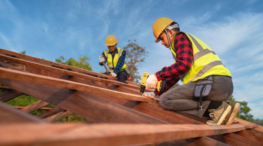 Professional gutter cleaning in Saybrook, IL